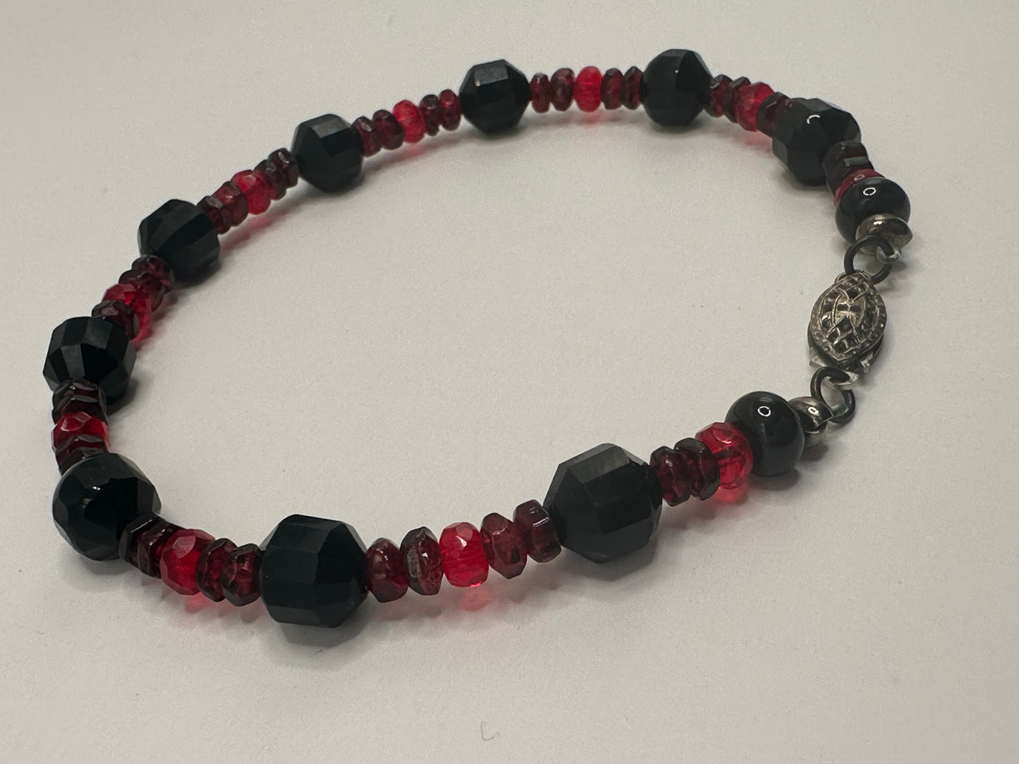 Black Onyx/Red Glass Bracelet